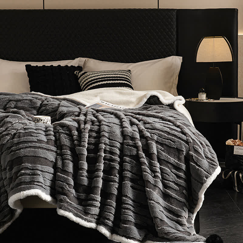 Coperta jacquard a righe testurizzate - image 2