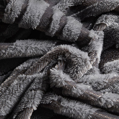 Coperta jacquard a righe testurizzate - image 5