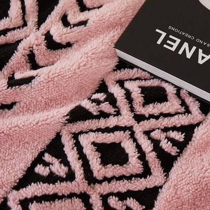 Coperta calda in jacquard a righe e diamanti - image 8