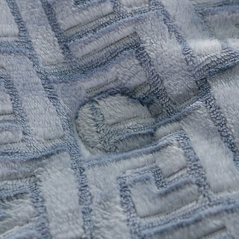 Coperta Sherpa con motivo geometrico in rilievo - image 10