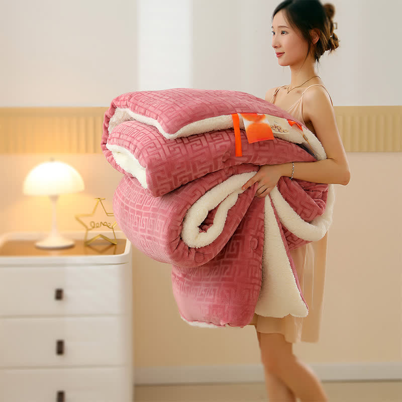 Coperta Sherpa con motivo geometrico in rilievo - image 11