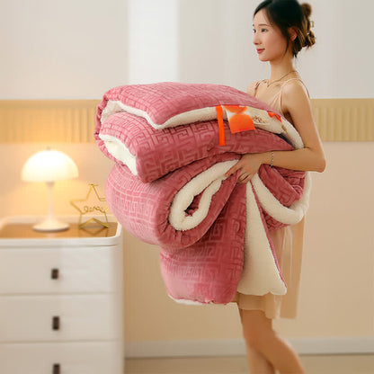 Coperta Sherpa con motivo geometrico in rilievo - image 11