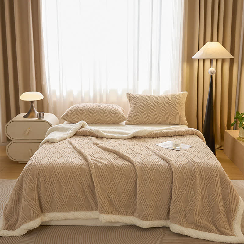 Coperta calda con trama a rombi a righe - image 0