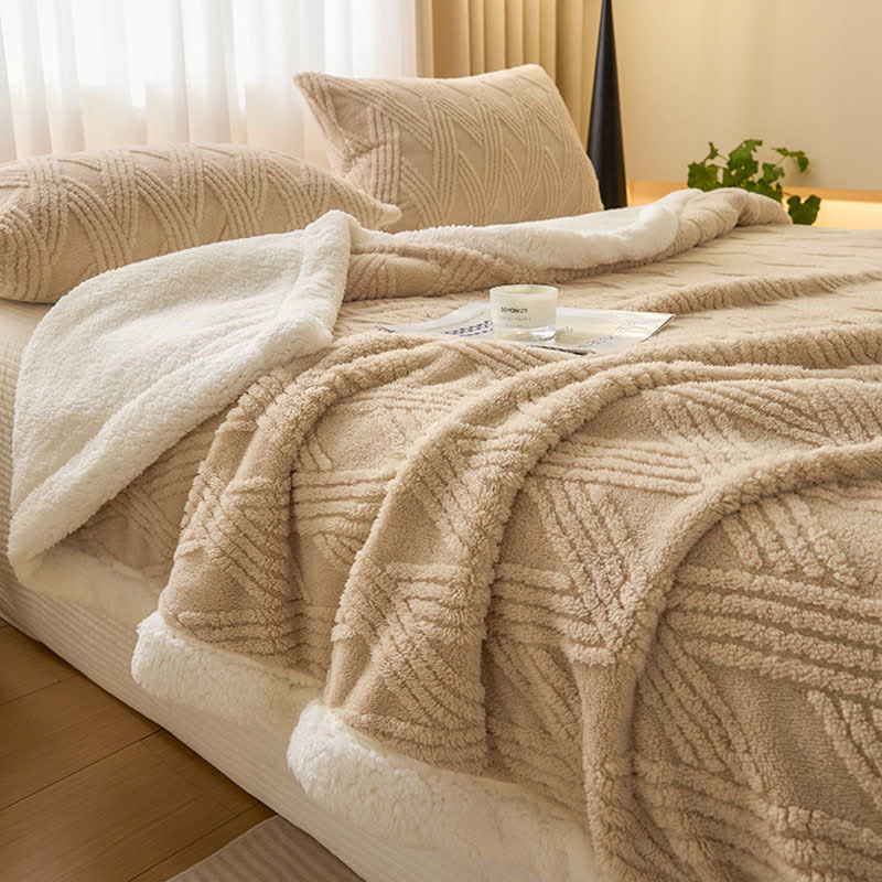 Coperta calda con trama a rombi a righe - image 2