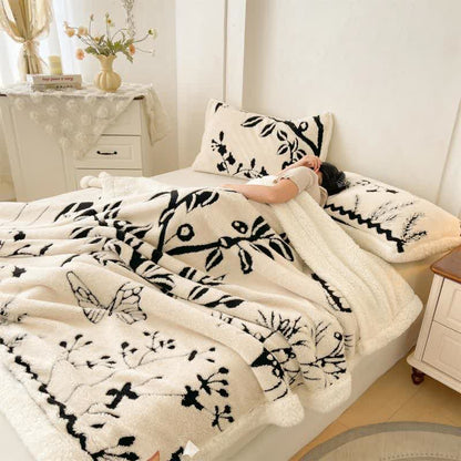 Coperta calda con motivo a farfalla e foglie botaniche - image 2
