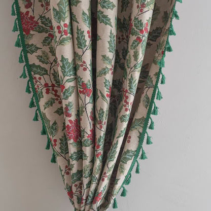 Tenda con nappe a forma di foglia di agrifoglio ispirata al Natale - image 6