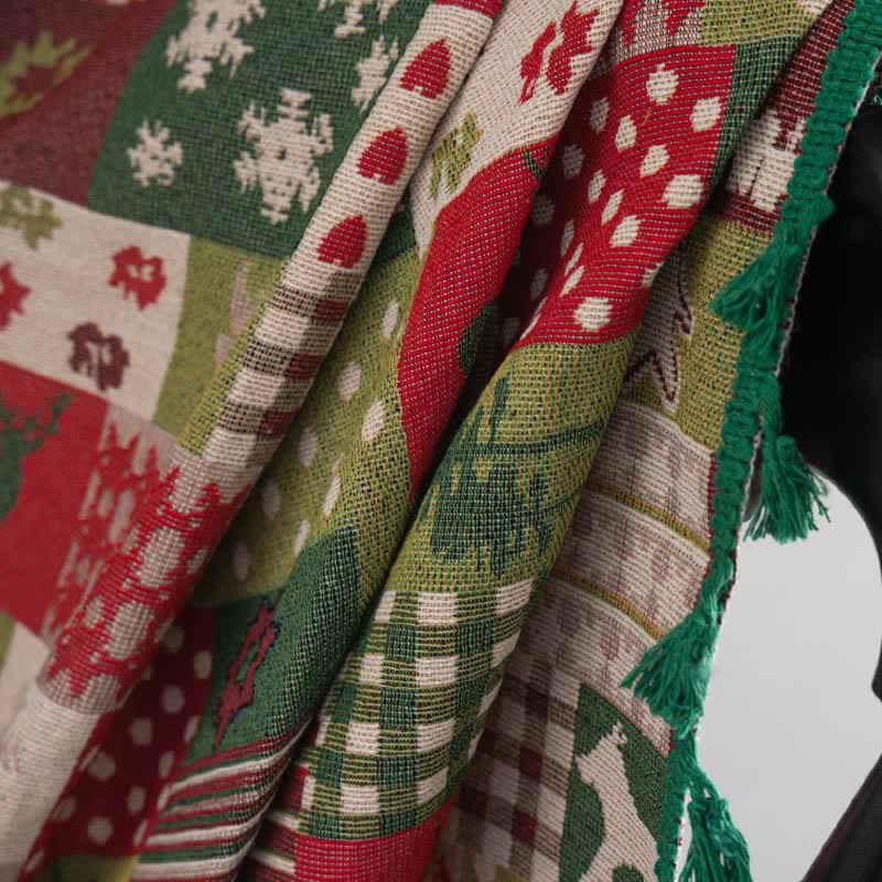 Tenda con nappe stampate e patchwork ispirate al Natale - image 7