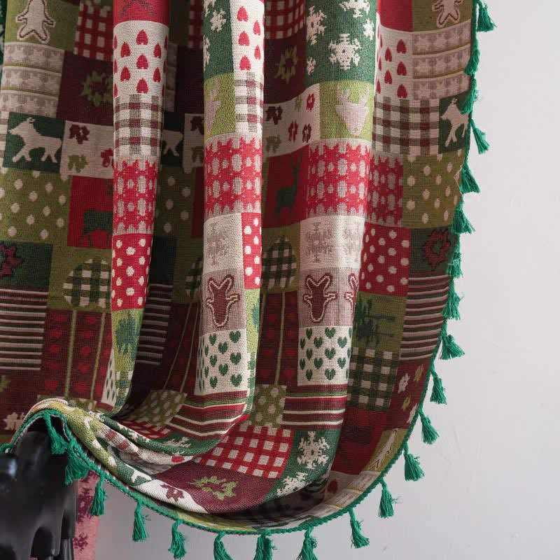 Tenda con nappe stampate e patchwork ispirate al Natale - image 6