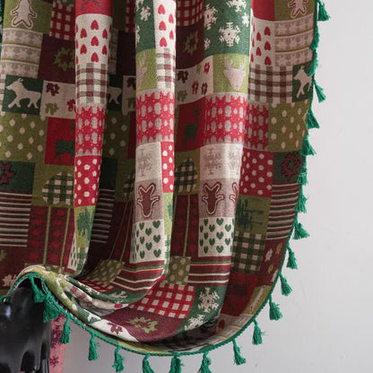 Tenda con nappe stampate e patchwork ispirate al Natale - image 6