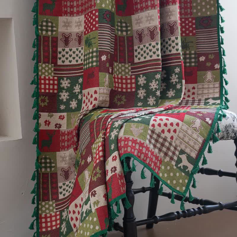 Tenda con nappe stampate e patchwork ispirate al Natale - image 4