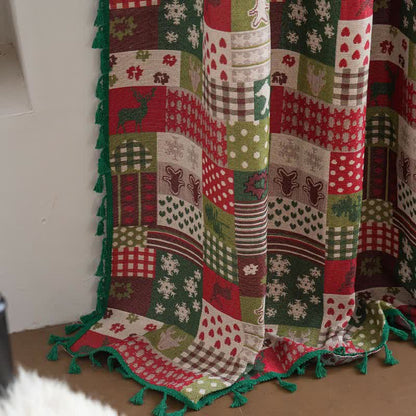 Tenda con nappe stampate e patchwork ispirate al Natale - image 5