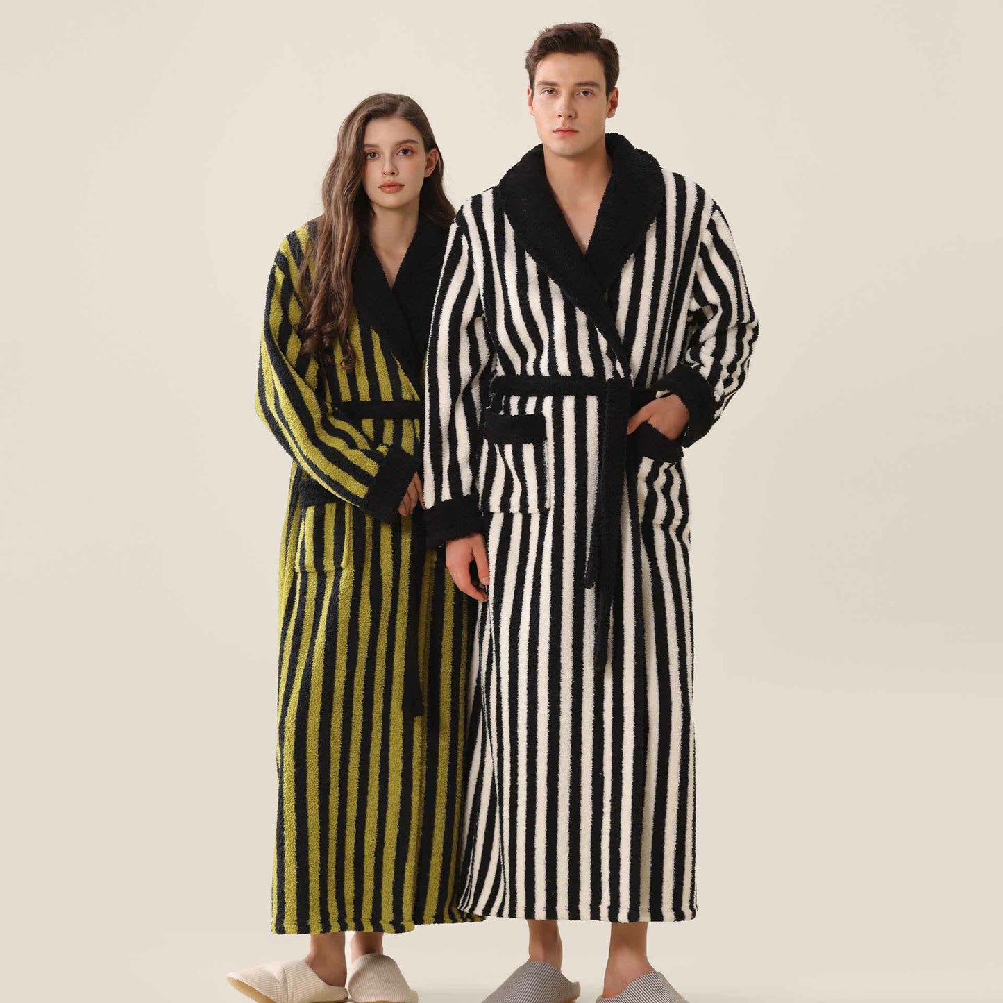 Accappatoio lungo caldo unisex in pile a righe - image 1