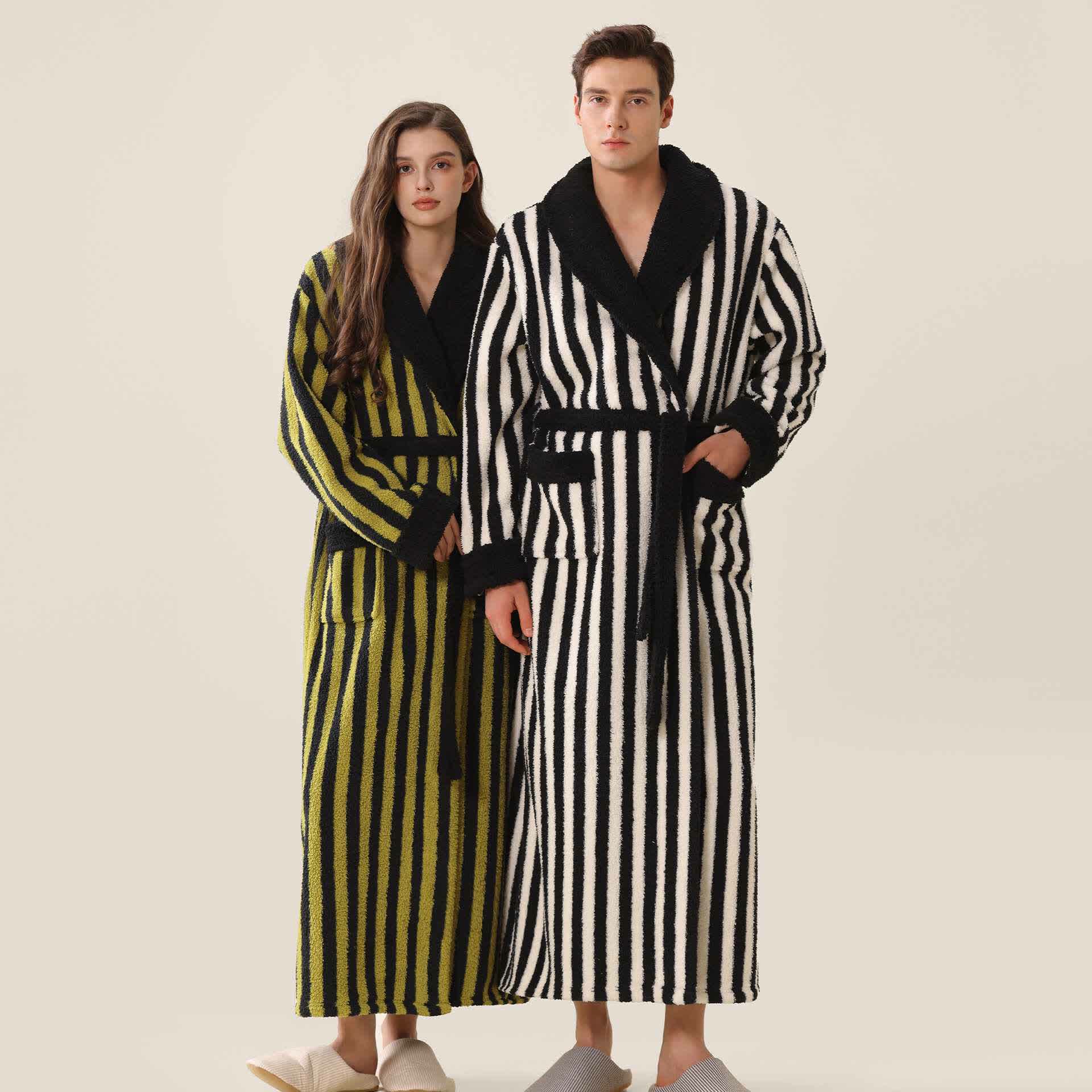 Accappatoio lungo caldo unisex in pile a righe - image 1