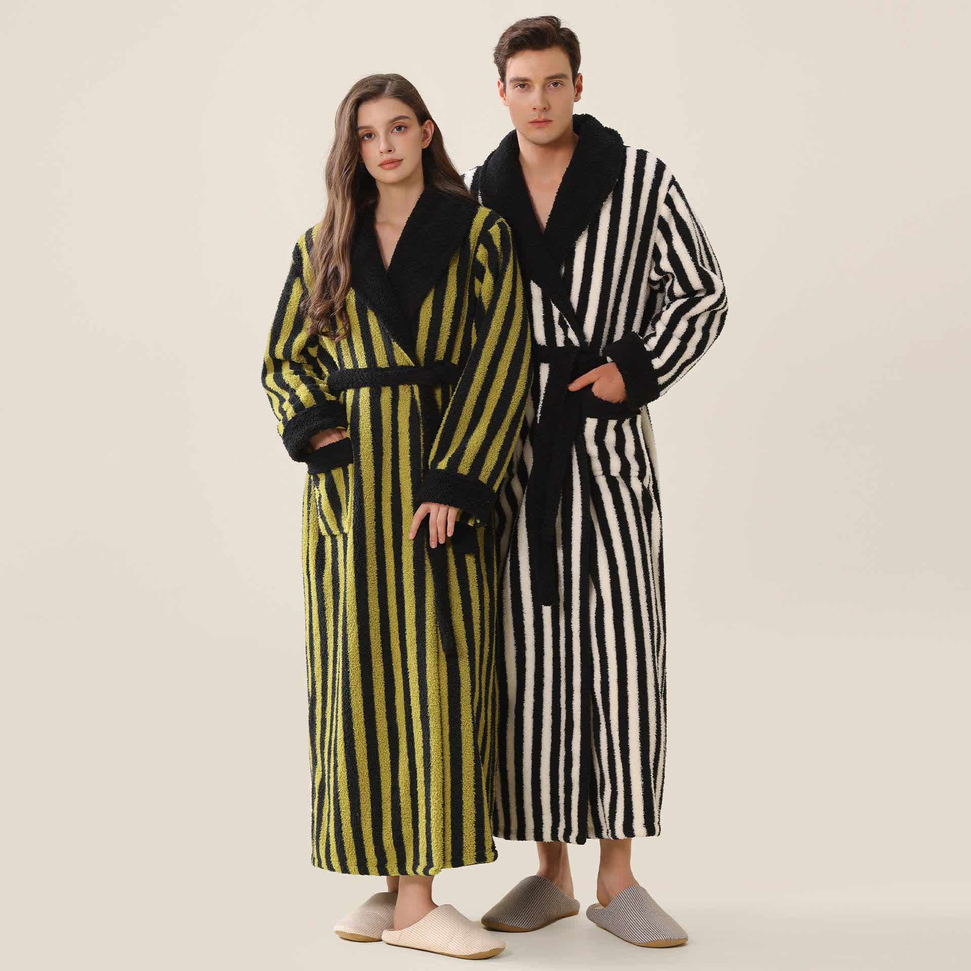Accappatoio lungo caldo unisex in pile a righe - image 0