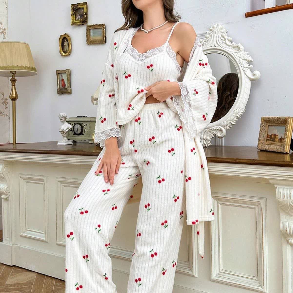 Pigiama con stampa di ciliegie e pizzo (3 pezzi) - XL - image 0