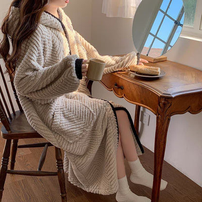 Accappatoio con cappuccio e bottoni in peluche - image 2