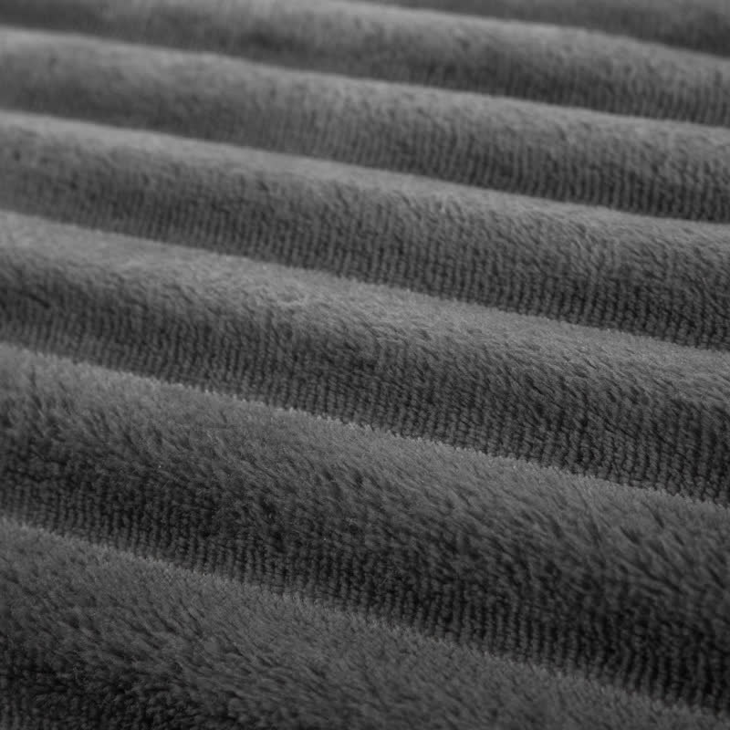 Coperta in peluche a coste tinta unita - image 36