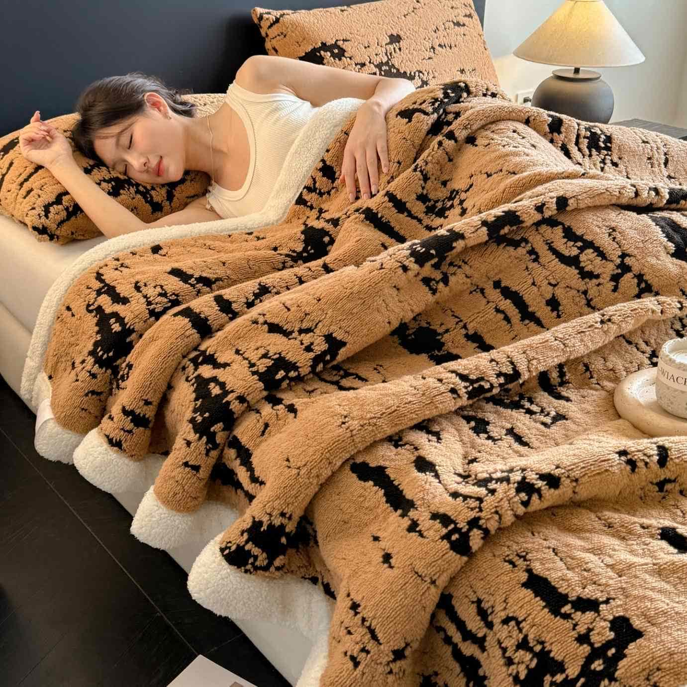 Coperta artistica in sherpa sfumato - image 2