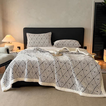 Coperta Sherpa in jacquard con motivo geometrico a rombi - image 0