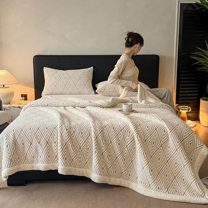 Coperta Sherpa in jacquard con motivo geometrico a rombi - image 3