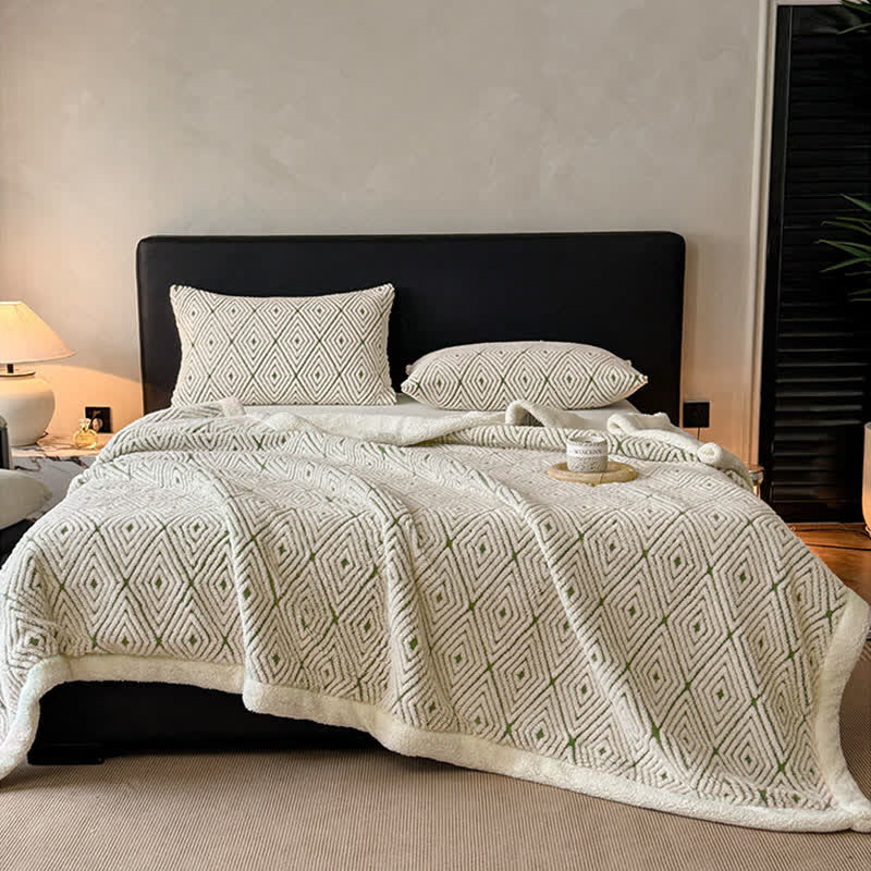 Coperta Sherpa in jacquard con motivo geometrico a rombi - image 19