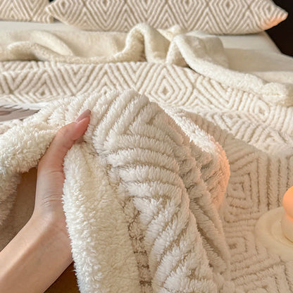 Coperta Sherpa in jacquard con motivo geometrico a rombi - image 9