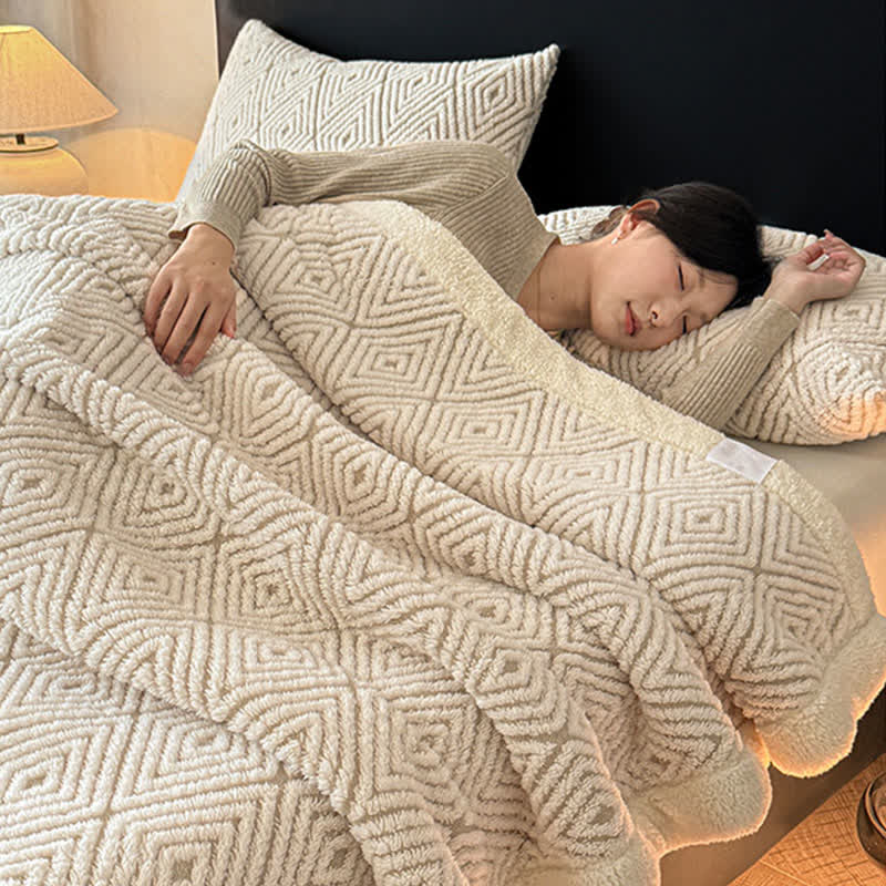 Coperta Sherpa in jacquard con motivo geometrico a rombi - image 5