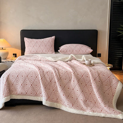 Coperta Sherpa in jacquard con motivo geometrico a rombi - image 10