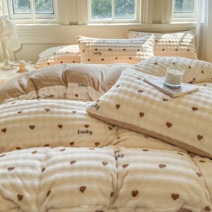 Set di biancheria da letto caldo in peluche con fiocco a cuore - image 4