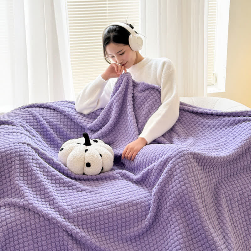 Coperta calda in jacquard a pois - image 6