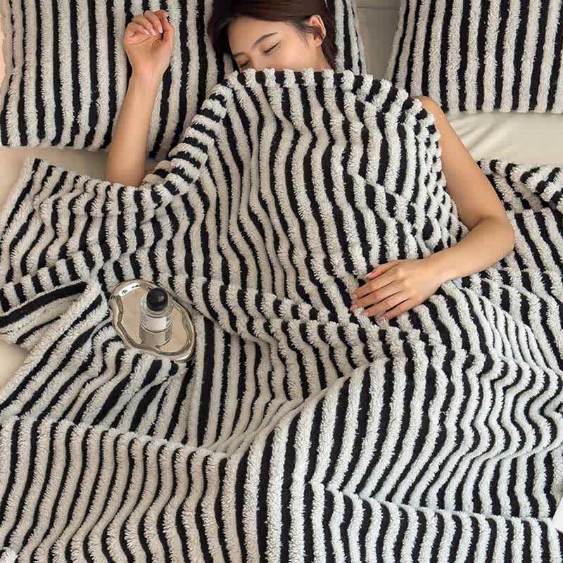 Coperta jacquard a righe in stile senza tempo - image 8