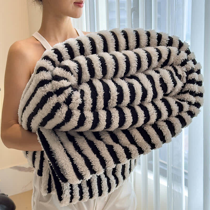 Coperta jacquard a righe in stile senza tempo - Bianco e nero - Matrimoniale - image 4
