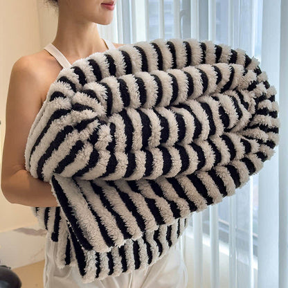 Coperta jacquard a righe in stile senza tempo - Bianco e nero - Matrimoniale - image 4