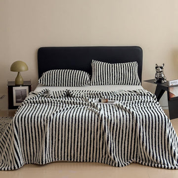 Coperta jacquard a righe in stile senza tempo - image 0