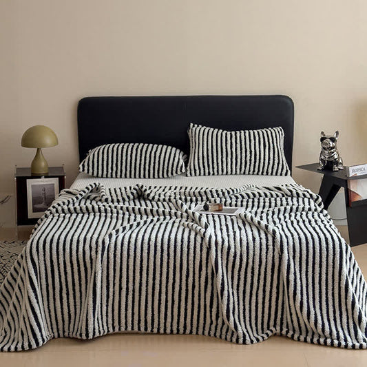 Coperta jacquard a righe in stile senza tempo - image 0