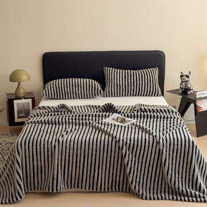 Coperta jacquard a righe in stile senza tempo - image 10