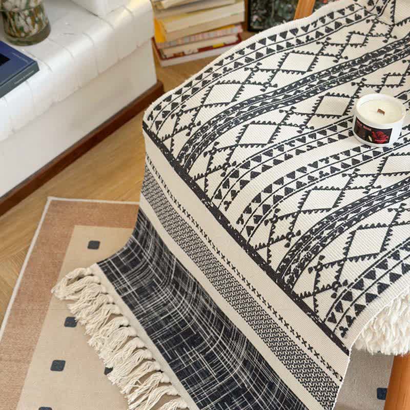 Tappetino in cotone e lino con nappe geometriche - image 4