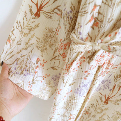 Accappatoio kimono in garza di cotone floreale tenue - image 6