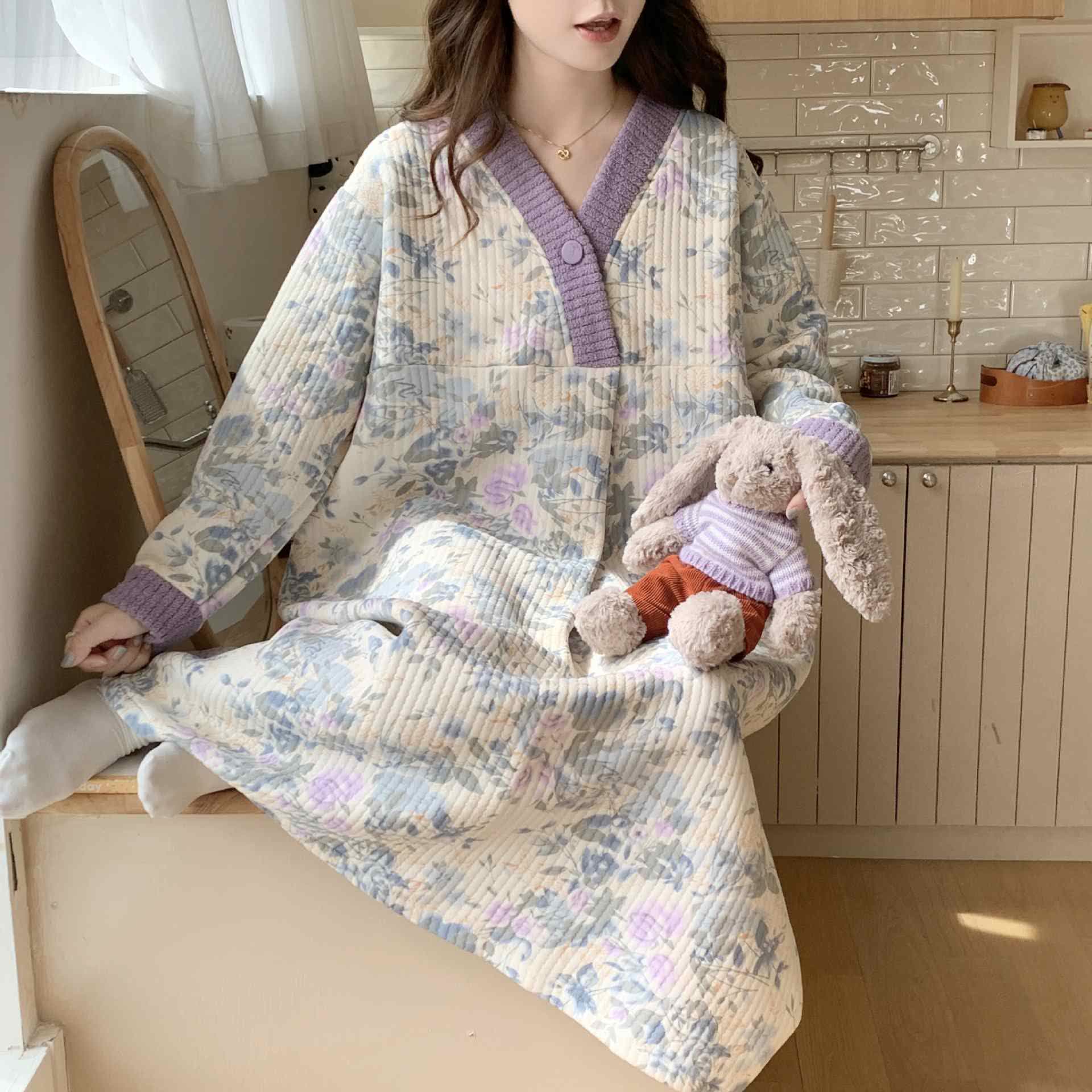 Camicia da notte rustica con scollo a V e stampa floreale - image 2
