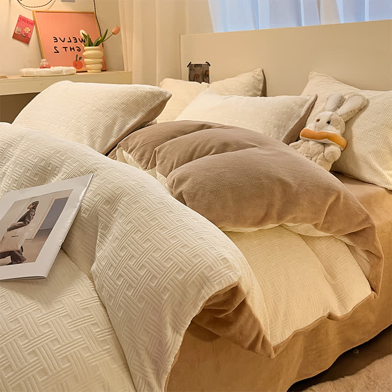 Set di biancheria da letto in peluche testurizzato a quadri Ownkoti (4 pezzi) - Bianco e caffè - Matrimoniale Grande - image 9