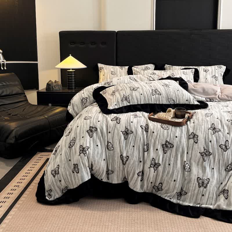 Set di biancheria da letto in peluche con volant a forma di farfalla Ownkoti (4 pezzi) - image 3