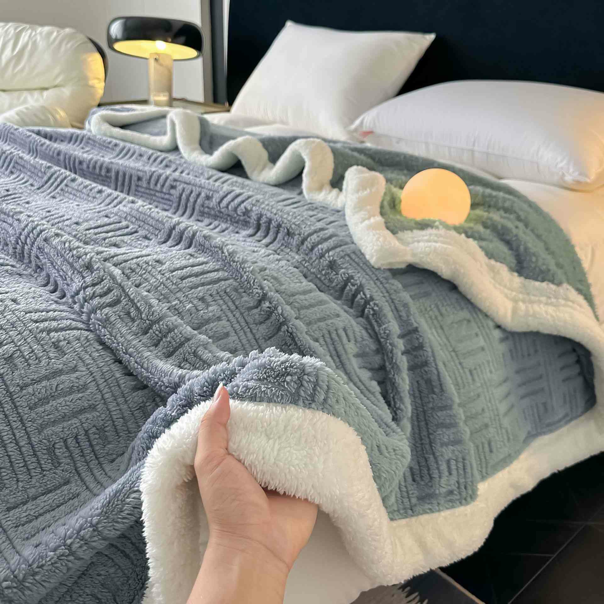 Coperta in peluche jacquard a quadri - image 1