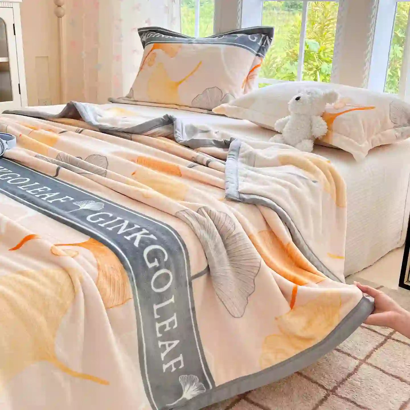 Coperta calda e accogliente con foglie di ginkgo - image 1