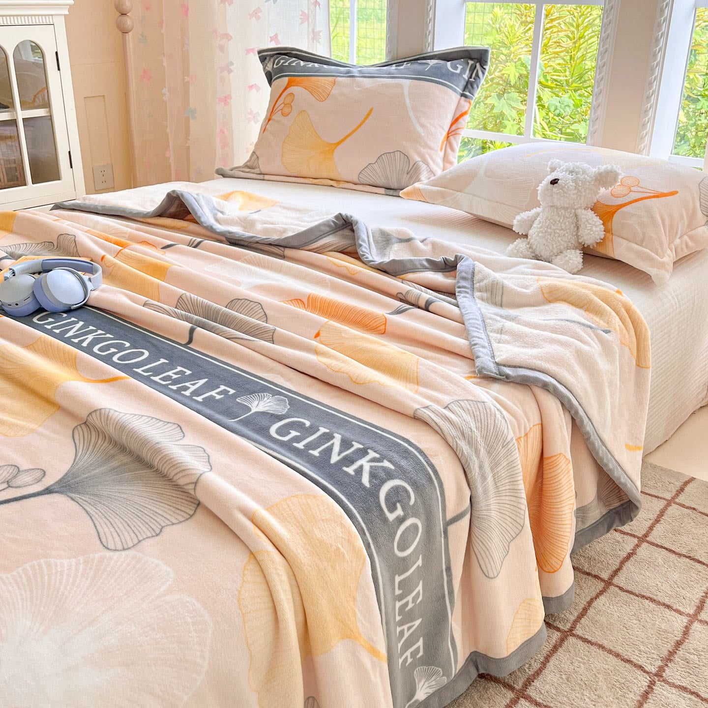 Coperta calda e accogliente con foglie di ginkgo - image 4
