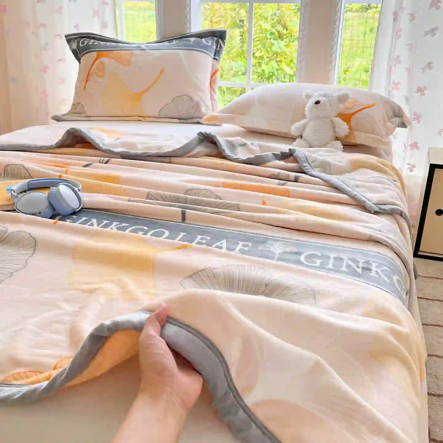 Coperta calda e accogliente con foglie di ginkgo - image 3