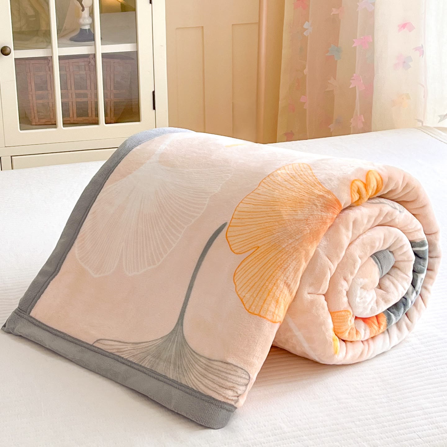 Coperta calda e accogliente con foglie di ginkgo - image 2