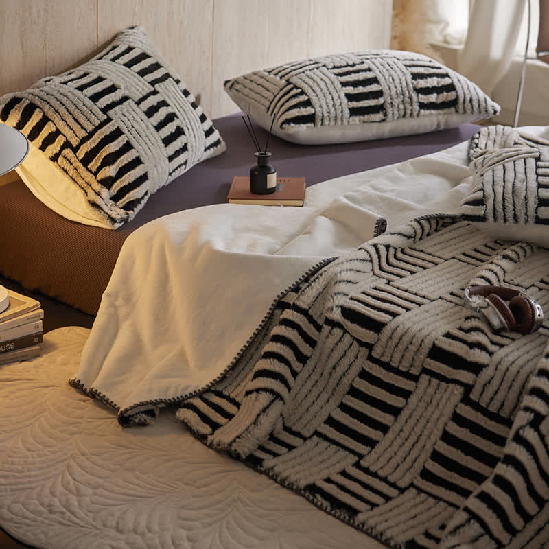 Coperta in pile geometrico Jacquard Ownkoti - image 1