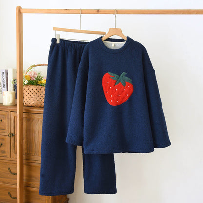 Completo da casa in sherpa con stampa di fragole Ownkoti - Blu navy - XL - image 11