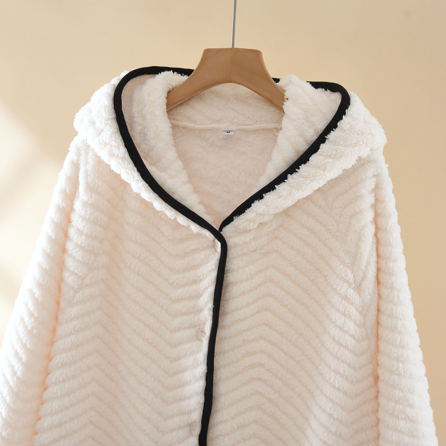 Vestaglia in peluche con cappuccio e bottoni in tinta unita Ownkoti - image 4