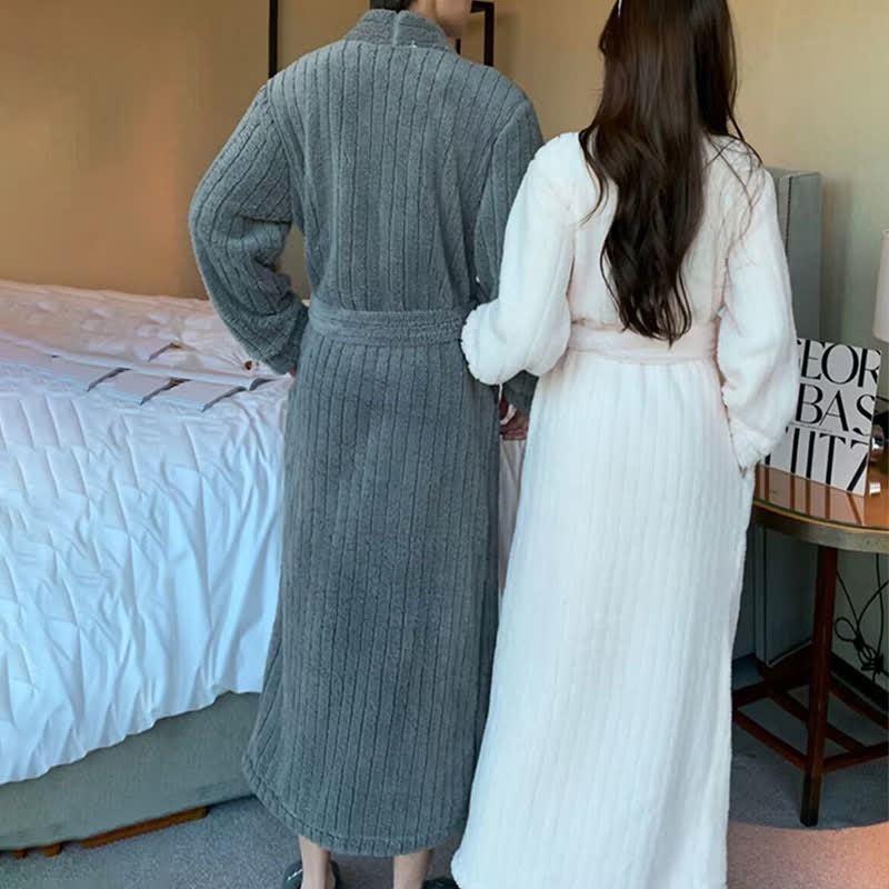 Accappatoio in peluche testurizzato a righe tinta unita Ownkoti - image 1